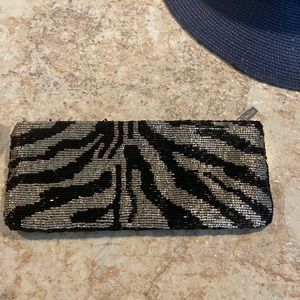 Beautiful clutch beaded.